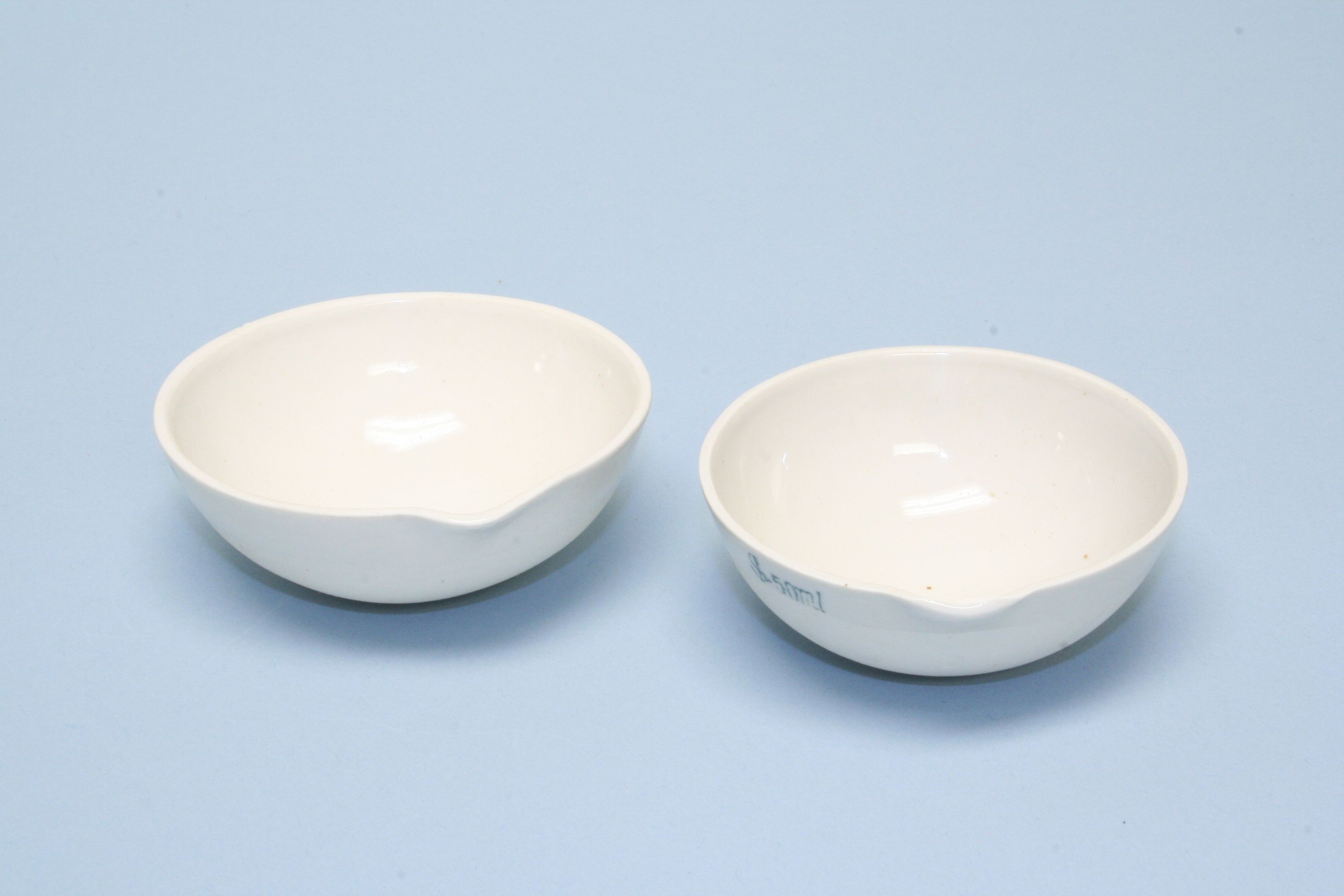 Porcelain Evaporating Dishes